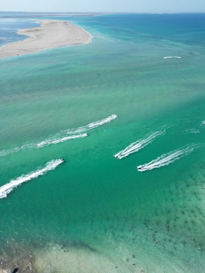 Escapade en petit bateau — plage de sable blanc de Hessi Jerbi (départ Djerba)